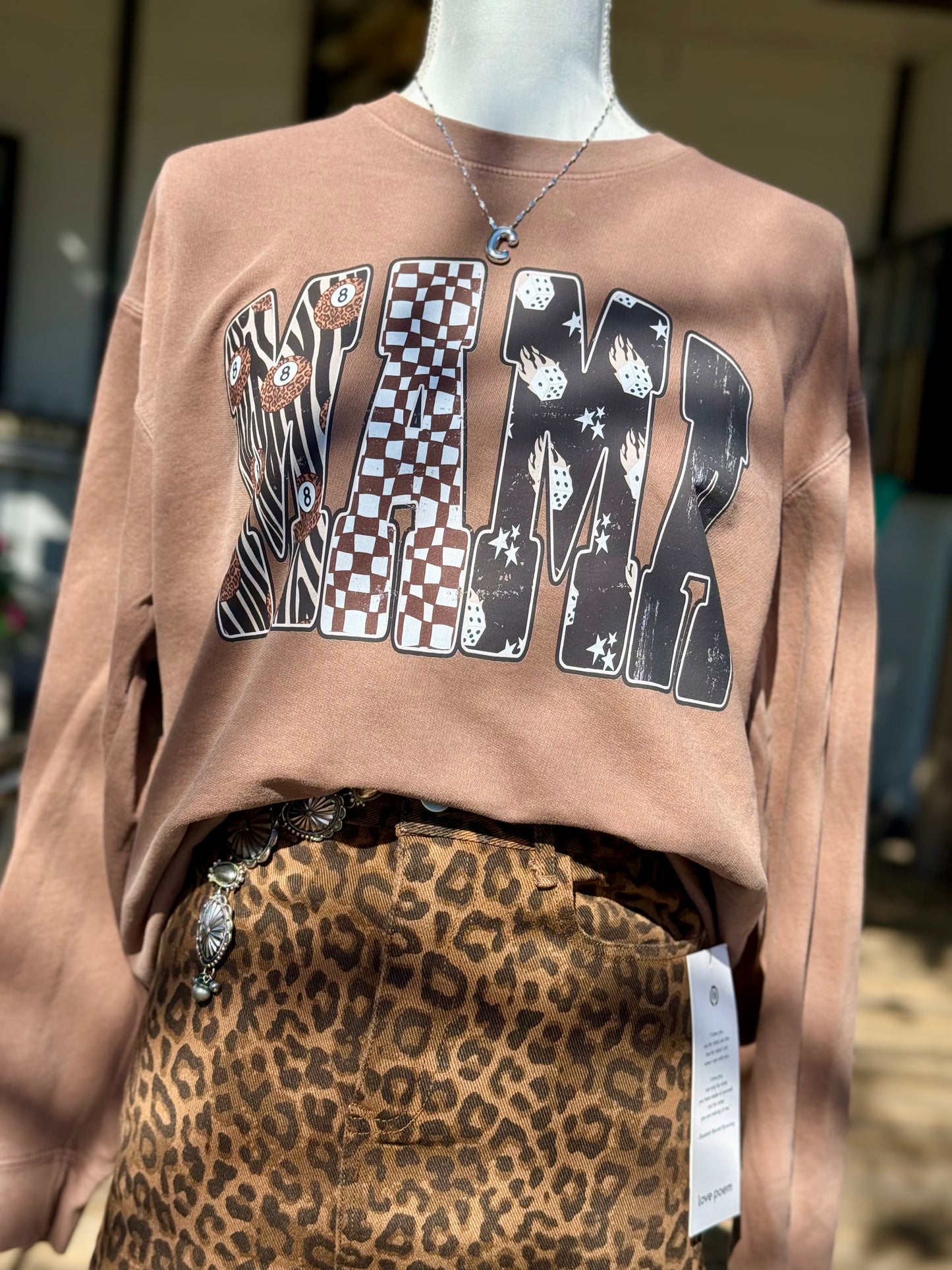 Retro Mama Sweatshirt - Comfort Colors
