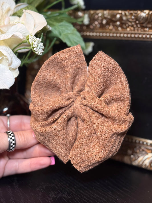 Mocha - Messy Clip Bow (Wave)