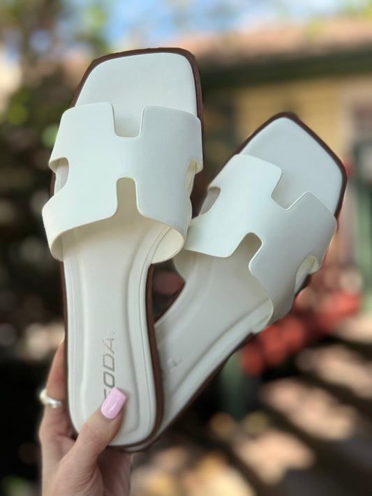 The Savannah Slip On - White
